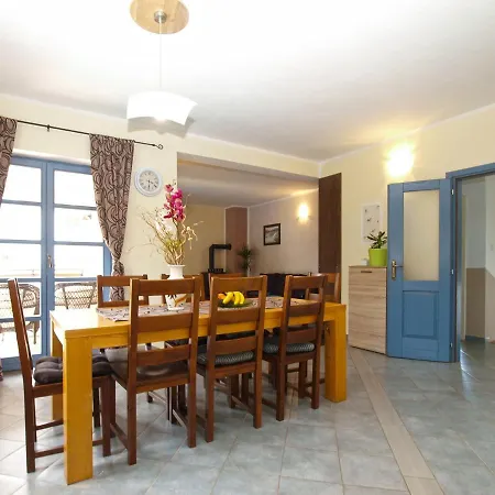 Nenad 2031 Tatil Evi